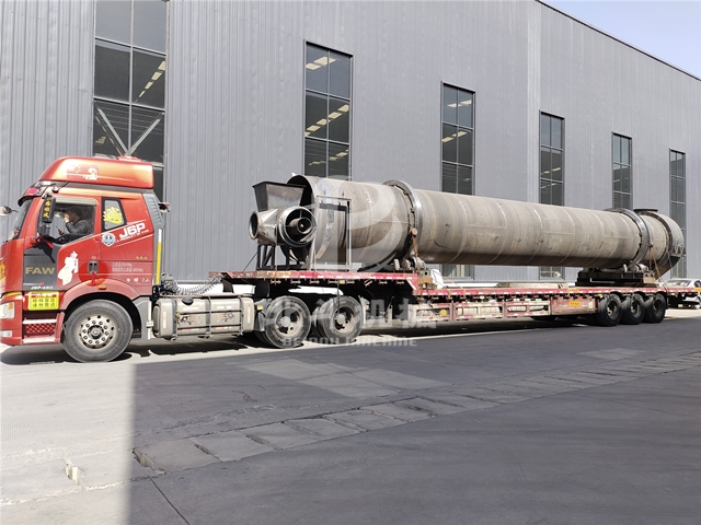 大型工業(yè)滾筒烘干設(shè)備裝車發(fā)往福建